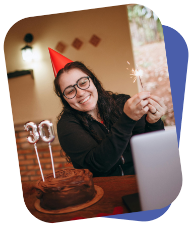 Дівчина святкує день народження