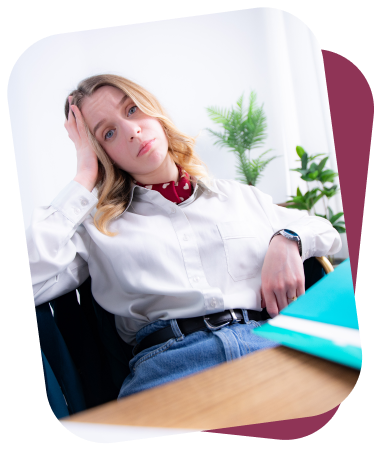 Дівчина засмучена